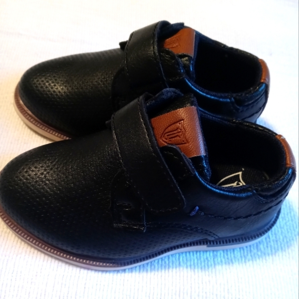 London Underground toddlers boys dress shoes size 5